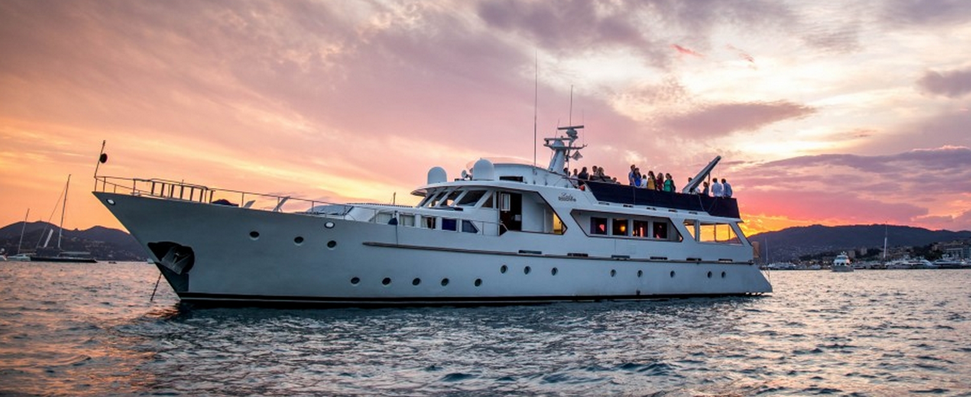 Benetti 30 m (98 ft)  